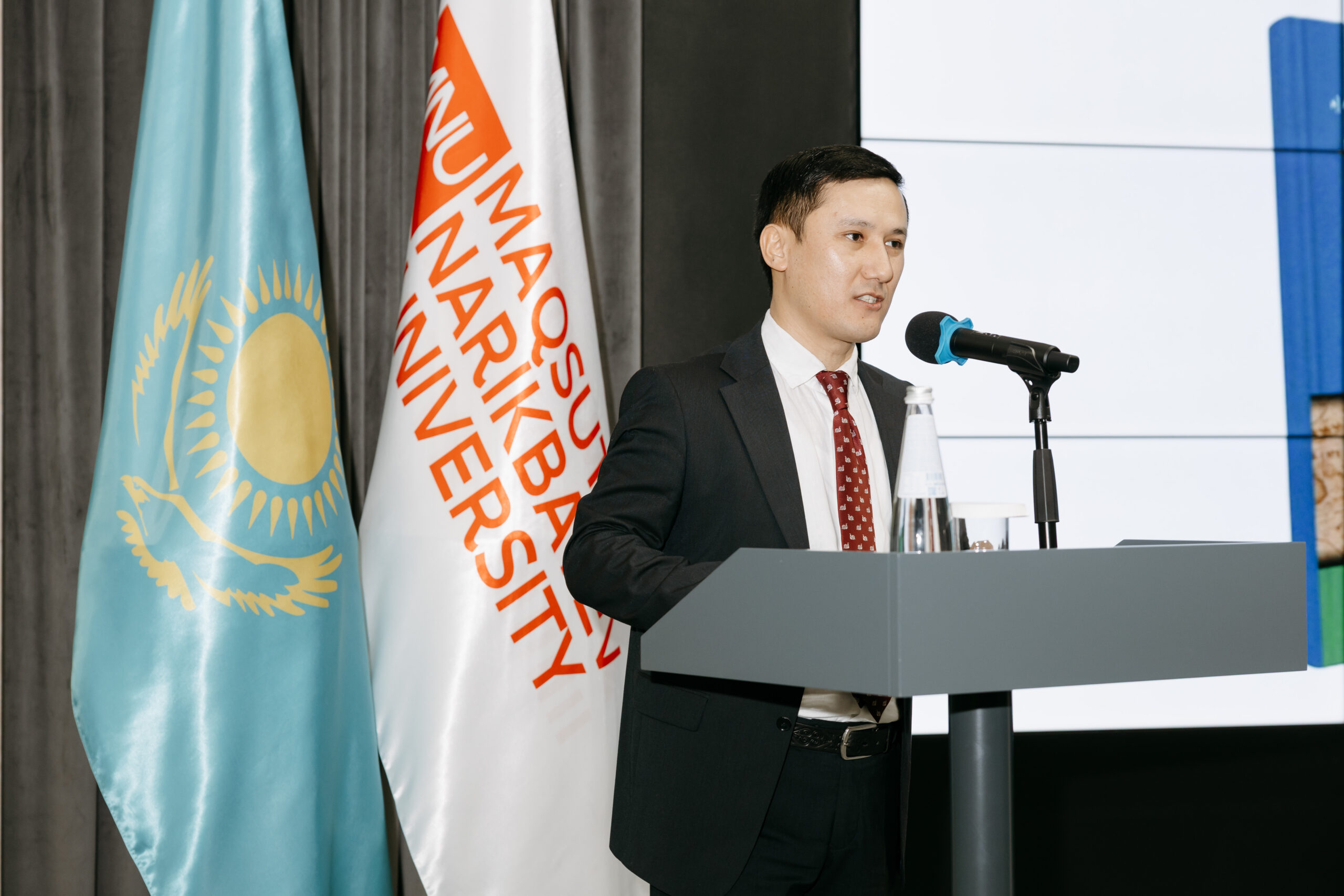 MNU расширяет выпуск юридической литературы на казахском языке